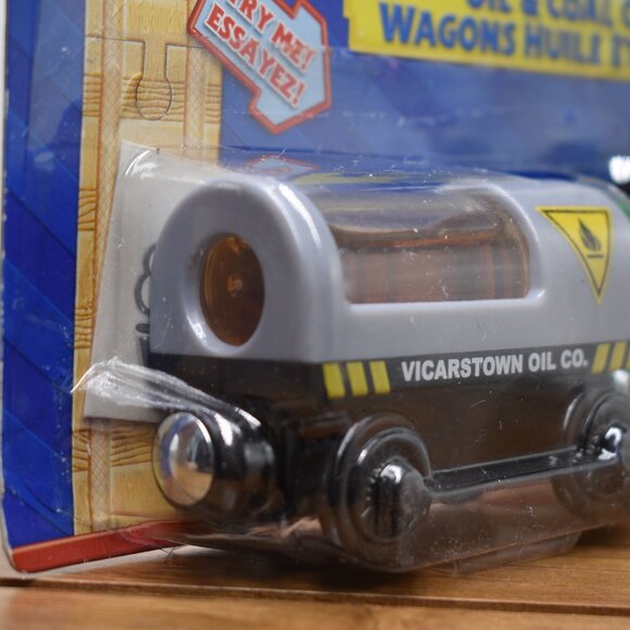 Oil Vicarstown & Coal Cargo Thomas & Friends Wooden Train Fisher Price Sealed - Picture 6 of 10